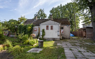 Pārdod pusi mājas Imantā
