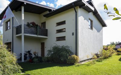 Pārdod ģimenes māju 190 m2 un zemi 1438 m2