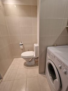 Pārdod 3 istabu dzīvokli Skultē, priežu meža ielokā — foto 37