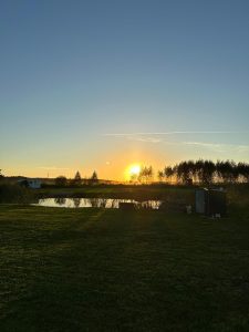 Pārdod zemes gabalu 2500 m² ar dīķi